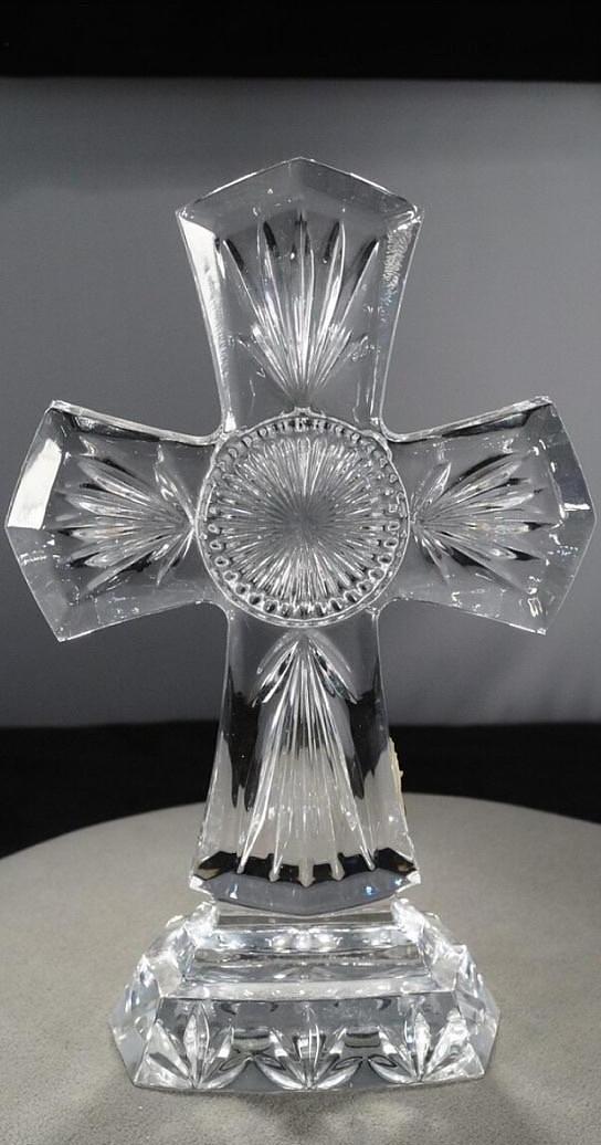 Elegant Crystal Cross Figurine – Decorative Religious Home Accent